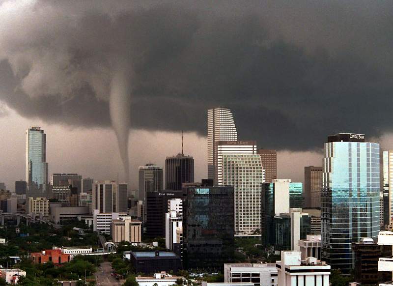 Tornado Downtown Miami 1997. Photo credit Timmy27 via Wikimedia